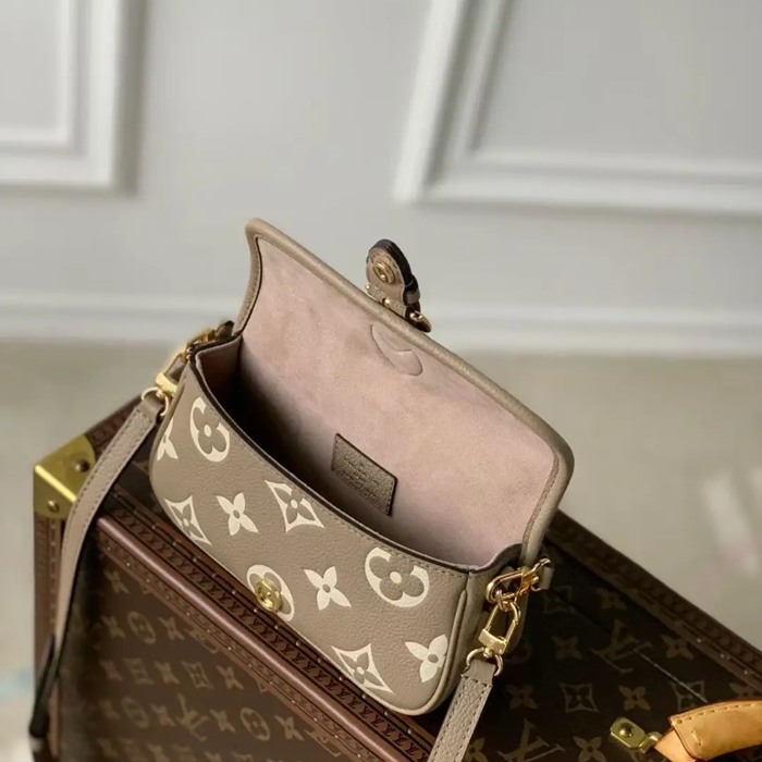 LOUIS VUITTON M83300 モノグラム 斜め掛けバッグ レディース斜め掛けフラップ 19x10.5cm サイズ:19x10.5cm