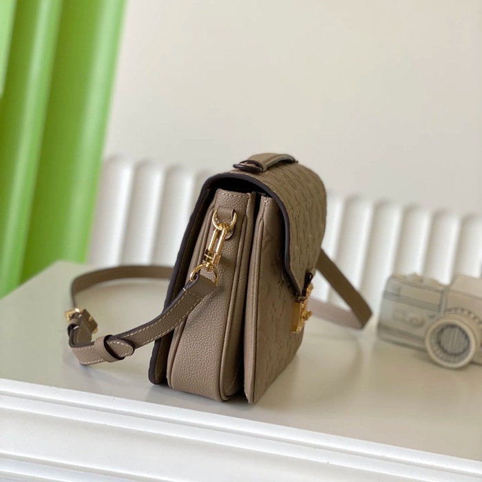 LOUIS VUITTON M44881 斜め掛けバッグ 斜め掛け サイズ:25.0x19.0x7.0cm
