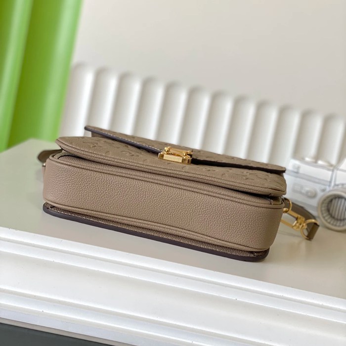 LOUIS VUITTON M44881 斜め掛けバッグ 斜め掛け サイズ:25.0x19.0x7.0cm
