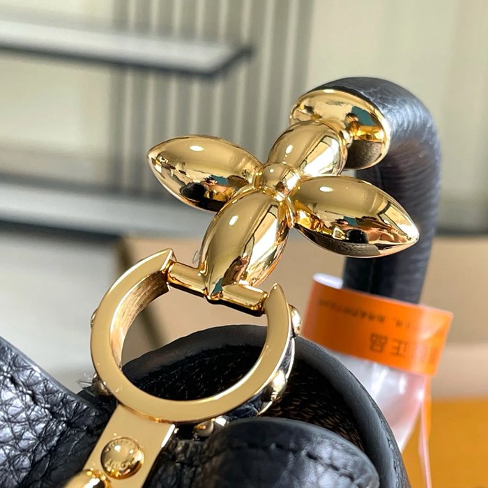 LOUIS VUITTON M23943 牛皮 モノグラム ブラック 斜め掛けバッグ レディース斜め掛けフラップ 21x14cm サイズ:21x14cm