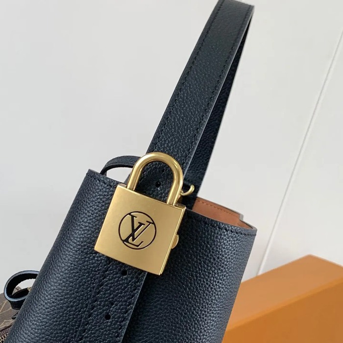 LOUIS VUITTON M25543 牛皮 モノグラム ブラック ショルダーバッグ レディースショルダー 18x16x12cm サイズ:18x16x12cm