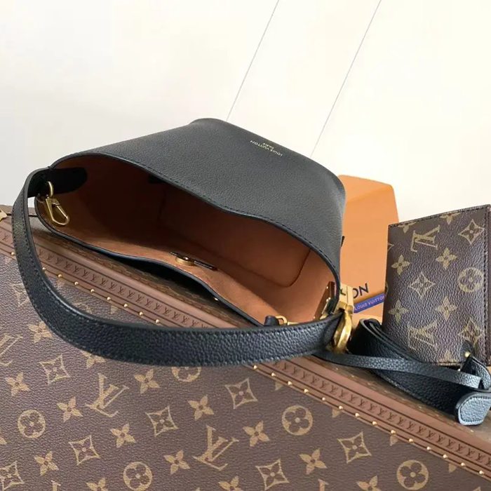 LOUIS VUITTON M25543 牛皮 モノグラム ブラック ショルダーバッグ レディースショルダー 18x16x12cm サイズ:18x16x12cm