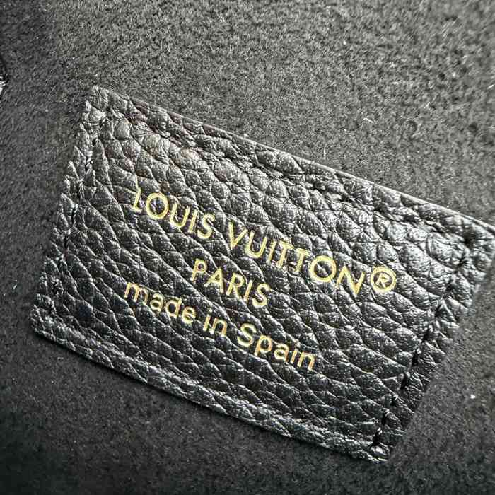 LOUIS VUITTON M4717 斜め掛けバッグ レディース斜め掛け 13.5cm サイズ:20.5×13.5×12cm