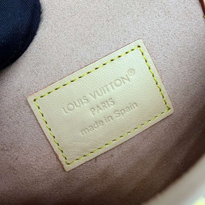 LOUIS VUITTON M4871 財布 レディース斜め掛け 13.5cm サイズ:20.5×13.5×12cm