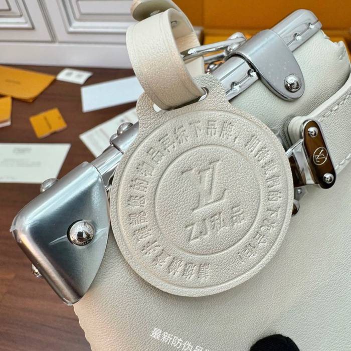 LOUIS VUITTON M12560 本革 斜め掛けバッグ レディース斜め掛け 23x12cm サイズ:23x12cm
