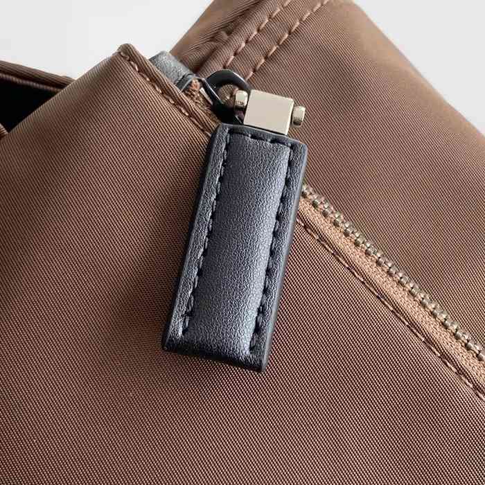 PRADA 2VH204 ナイロン、レザー ゴールド 斜め掛けバッグ、ショルダーバッグ ナイロン、クラシック 43x30x15cm サイズ:43x30x15cm