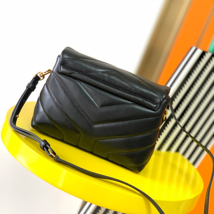 SAINT LAURENT 467072 カーフレザー 斜め掛けバッグ ミニ、クラシック 20x14cm サイズ:20x14cm