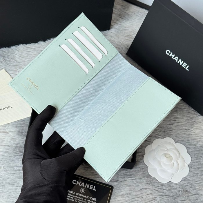 CHANEL AP3197 クラシックパスポートケース カヴィア粒革 サイズ:14.5x10.5cm