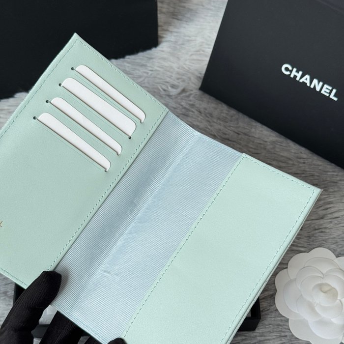CHANEL AP3197 クラシックパスポートケース カヴィア粒革 サイズ:14.5x10.5cm