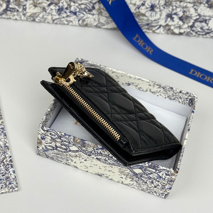 DIOR S6037UBHZ カロ?ダリア 長財布 藤編みラム革 サイズ:11.5x9cm