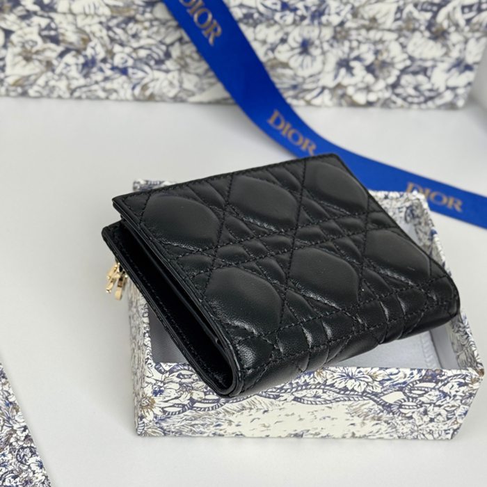 DIOR S6037UBHZ カロ?ダリア 長財布 藤編みラム革 サイズ:11.5x9cm