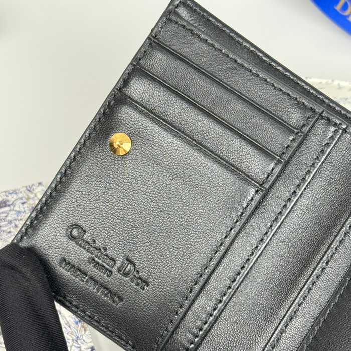 DIOR S6037UBHZ カロ?ダリア 長財布 藤編みラム革 サイズ:11.5x9cm
