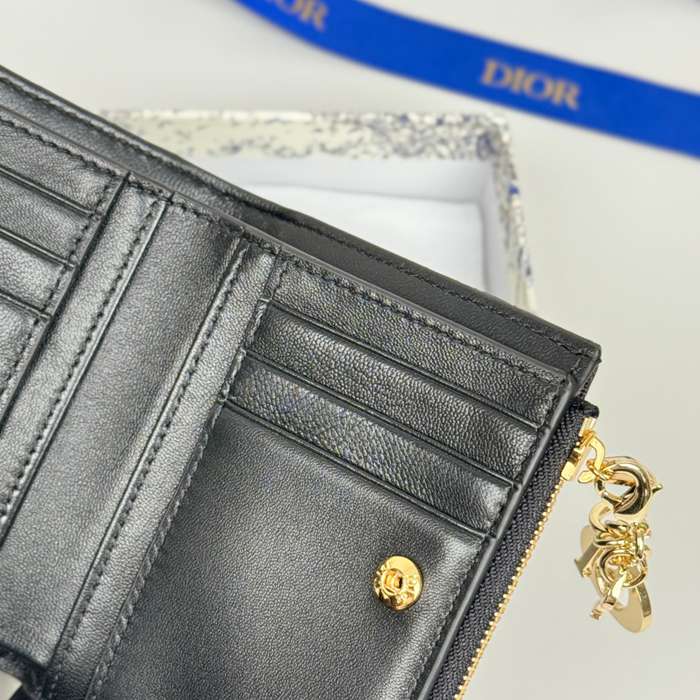 DIOR S6037UBHZ カロ?ダリア 長財布 藤編みラム革 サイズ:11.5x9cm