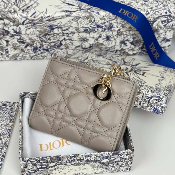 DIOR S6037UBHZ カロ?ダリア 長財布 藤編みラム革 サイズ:11.5x9cm