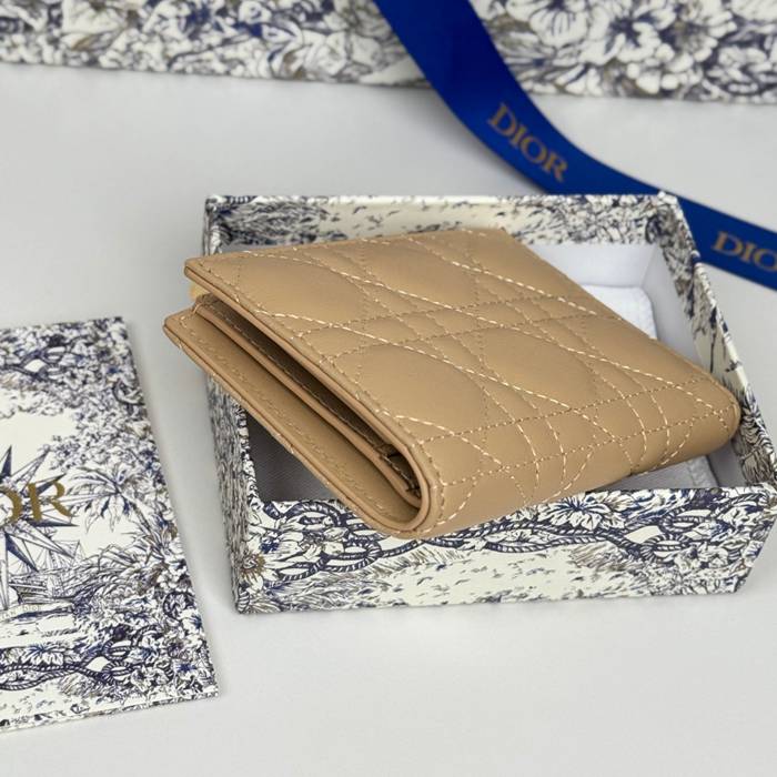 DIOR S6037UBHZ カロ?ダリア 長財布 藤編みラム革 サイズ:11.5x9cm
