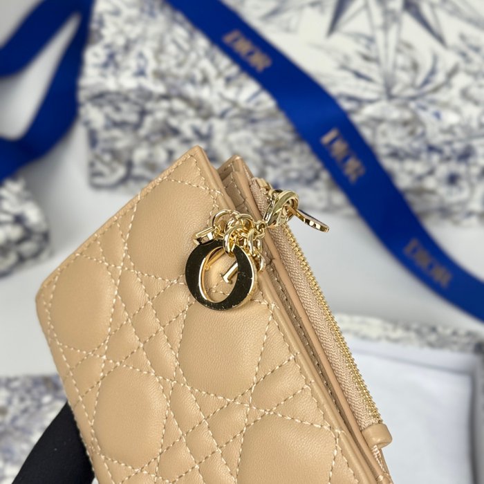 DIOR S6037UBHZ カロ?ダリア 長財布 藤編みラム革 サイズ:11.5x9cm