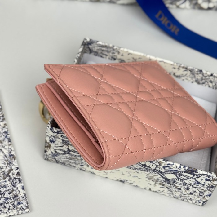 DIOR S6037UBHZ カロ?ダリア 長財布 藤編みラム革 サイズ:11.5x9cm