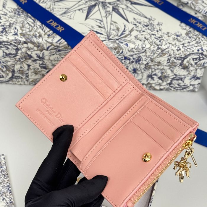 DIOR S6037UBHZ カロ?ダリア 長財布 藤編みラム革 サイズ:11.5x9cm