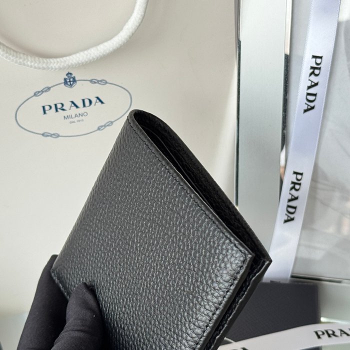 PRADA 2M0513 メンズ短財布 荔枝紋牛皮 サイズ:11x9.5cm
