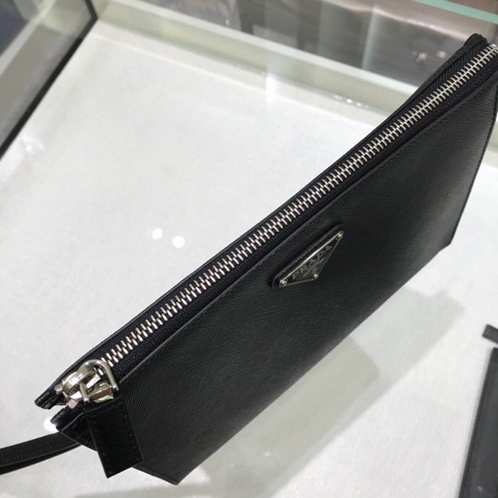 PRADA 2NE007 メンズクラッチバッグ サフィアーノ十字紋 サイズ:24x16.5x6.5cm
