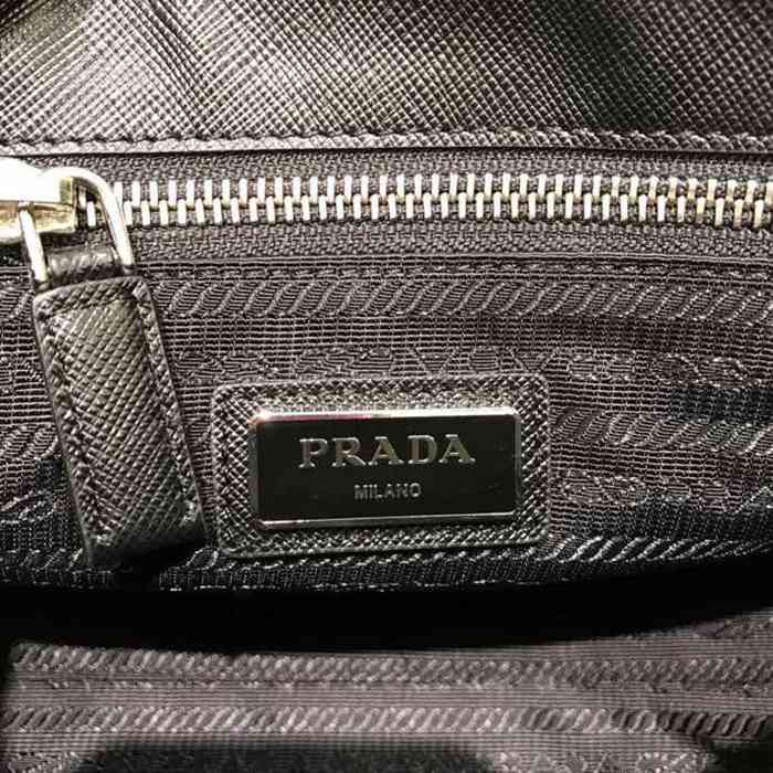 PRADA 2NE007 メンズクラッチバッグ サフィアーノ十字紋 サイズ:24x16.5x6.5cm
