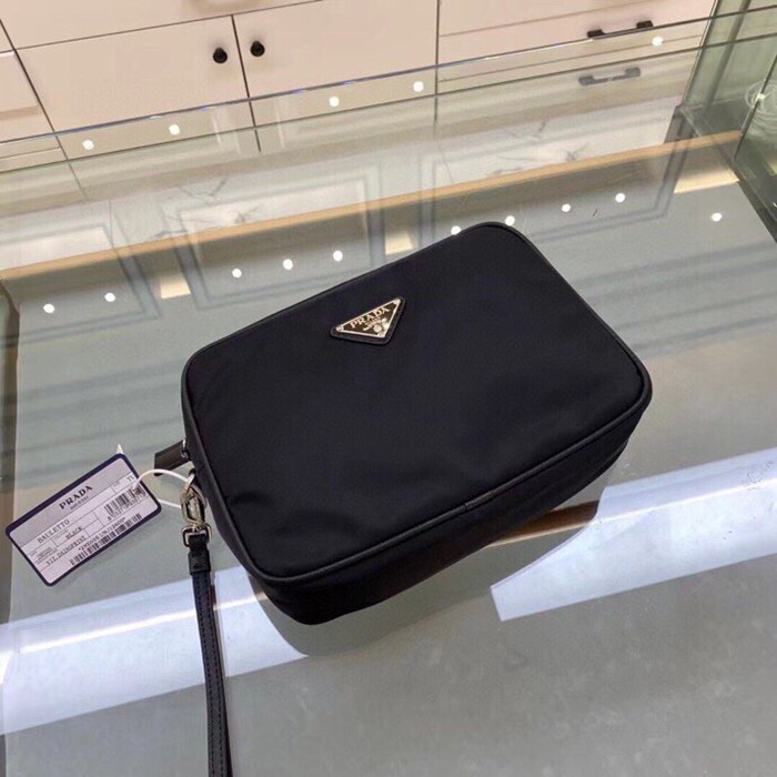 PRADA 2NE035 クラッチバッグ ナイロン三角 サイズ:24x16cm