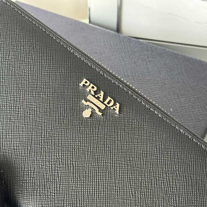 PRADA 1ML506 クラシックジッピー長財布 サフィアーノ十字紋 サイズ:19x12cm