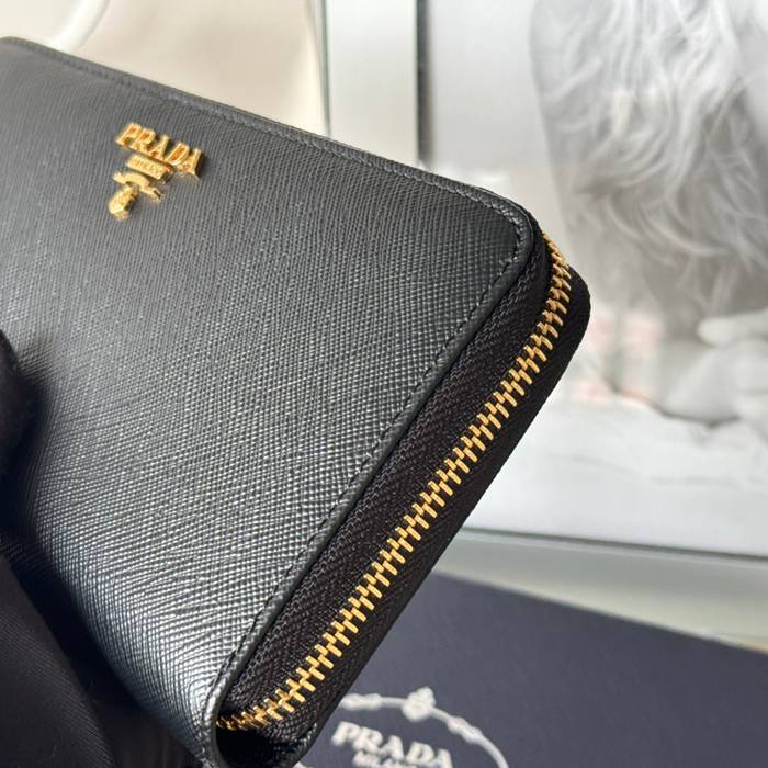 PRADA 1ML506 クラシックジッピー長財布 サフィアーノ十字紋 サイズ:19x12cm