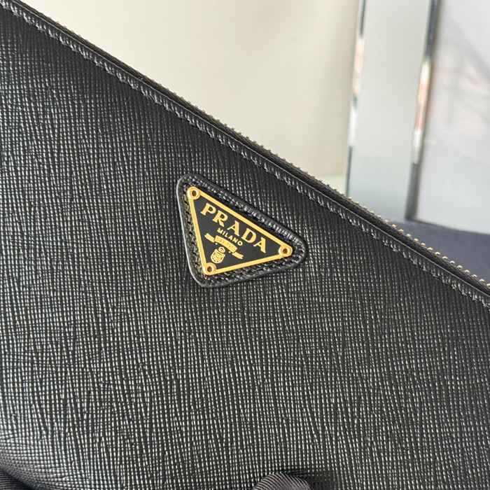 PRADA 1ML506 クラシックジッピー長財布 サフィアーノ十字紋 サイズ:19x12cm
