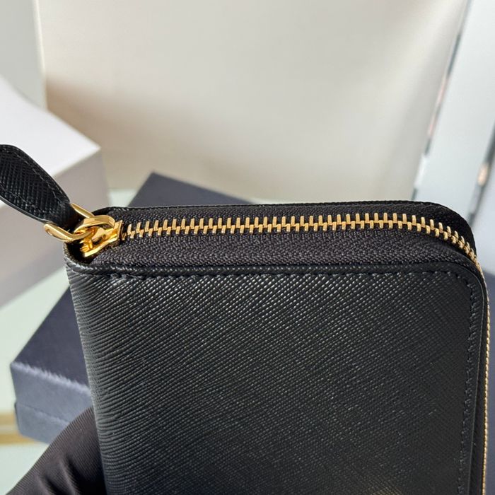 PRADA 1ML506 クラシックジッピー長財布 サフィアーノ十字紋 サイズ:19x12cm