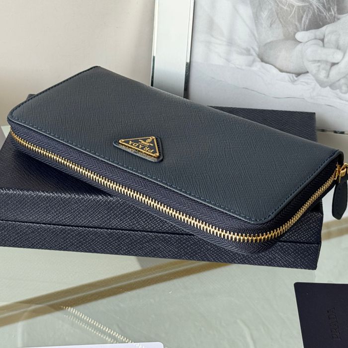 PRADA 1ML506 クラシックジッピー長財布 サフィアーノ十字紋 サイズ:19x12cm