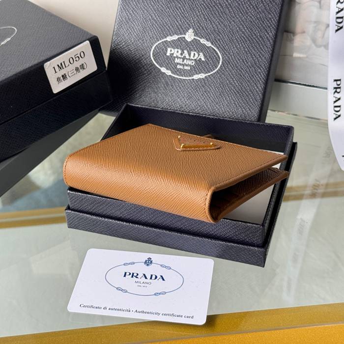 PRADA 1ML050 短財布 サフィアーノ十字紋 牛皮 サイズ:10x9cm
