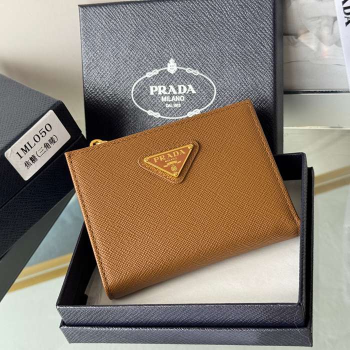 PRADA 1ML050 短財布 サフィアーノ十字紋 牛皮 サイズ:10x9cm