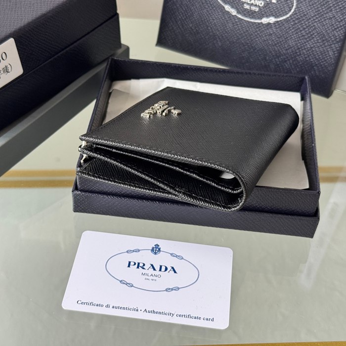 PRADA 1ML050 短財布 サフィアーノ十字紋 牛皮 サイズ:10x9cm