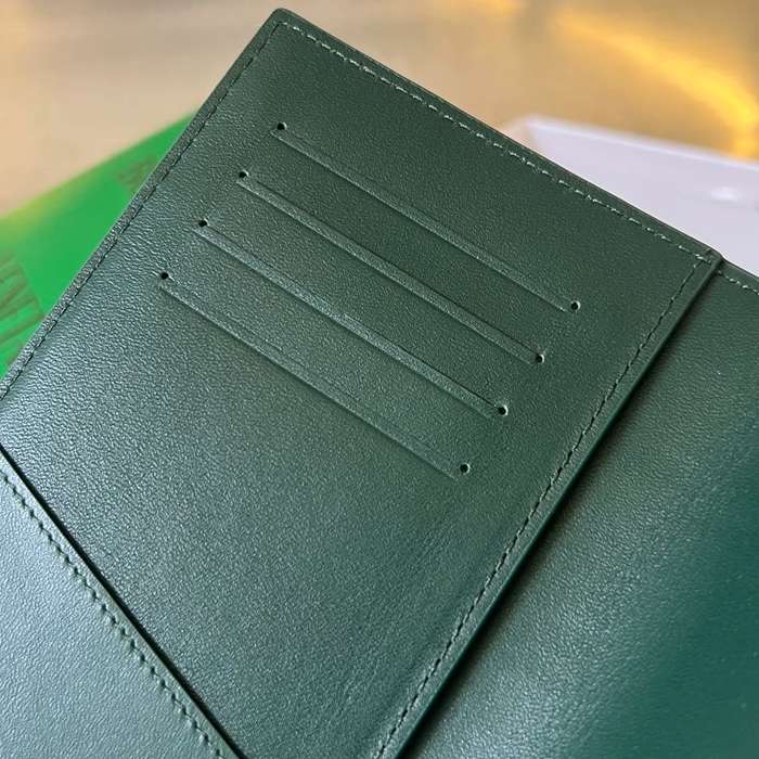 BOTTEGA VENETA BV 777046 カセット パスポートケース 編み羊皮 13.6x10.5cm サイズ:13.6x10.5cm