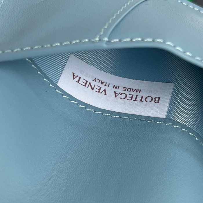 BOTTEGA VENETA BV 777046 カセット パスポートケース 編み羊皮 13.6x10.5cm サイズ:13.6x10.5cm