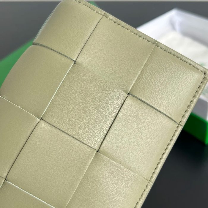 BOTTEGA VENETA BV 777046 カセット パスポートケース 編み羊皮 13.6x10.5cm サイズ:13.6x10.5cm
