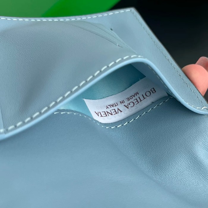BOTTEGA VENETA BV 777046 カセット パスポートケース 編み羊皮 13.6x10.5cm サイズ:13.6x10.5cm