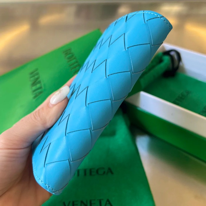 BOTTEGA VENETA BV 607482 新作パスポートケース 編み牛皮 13.3x9.5cm サイズ:13.3x9.5cm
