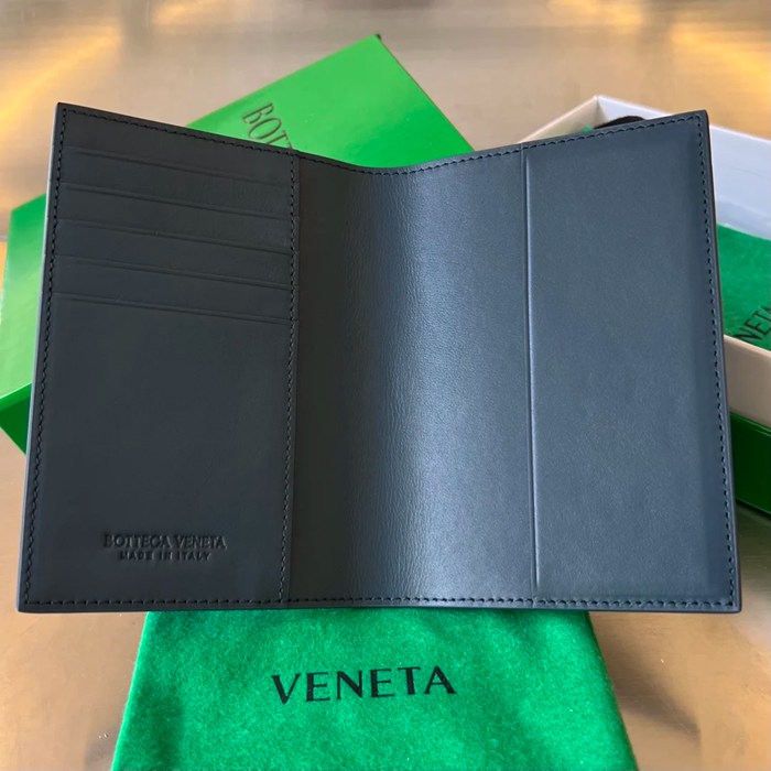 BOTTEGA VENETA BV 607482 新作パスポートケース 編み牛皮 13.3x9.5cm サイズ:13.3x9.5cm