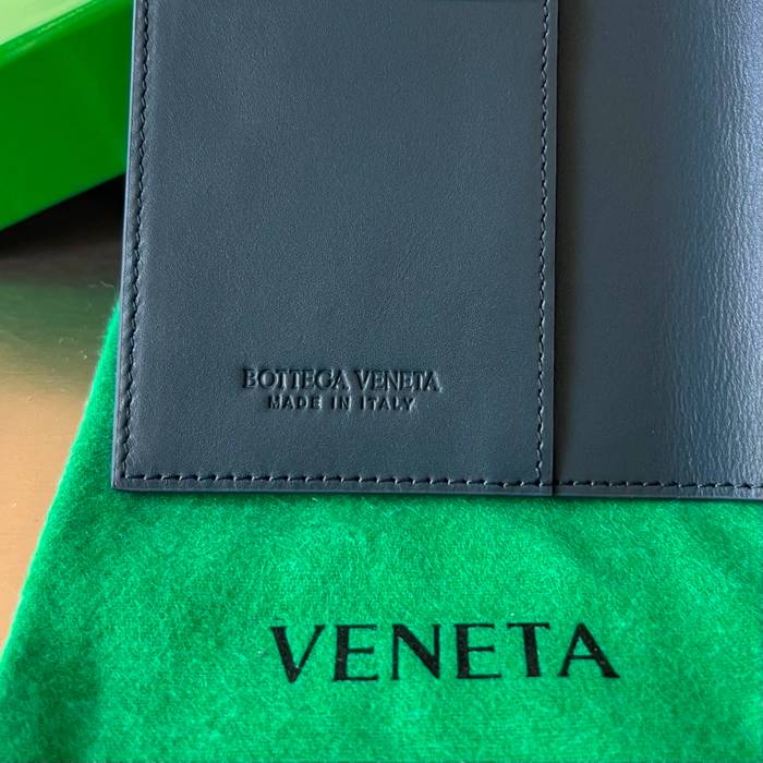 BOTTEGA VENETA BV 607482 新作パスポートケース 編み牛皮 13.3x9.5cm サイズ:13.3x9.5cm