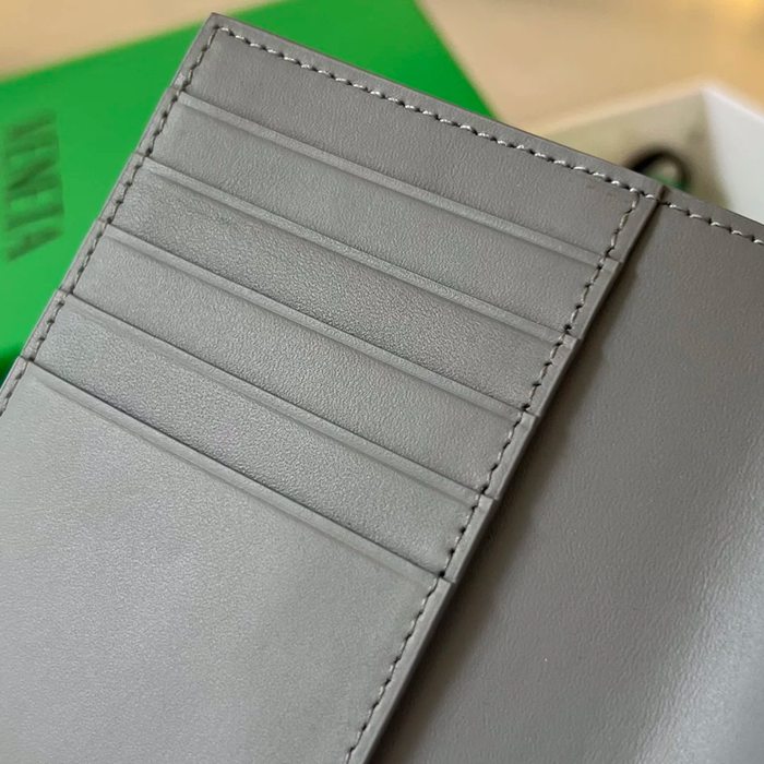 BOTTEGA VENETA BV 607482 新作パスポートケース 編み牛皮 13.3x9.5cm サイズ:13.3x9.5cm
