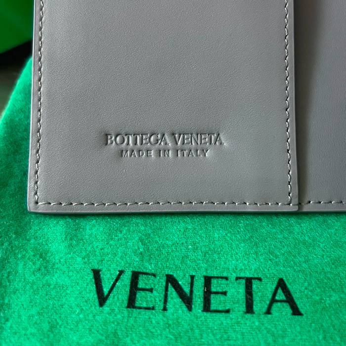 BOTTEGA VENETA BV 607482 新作パスポートケース 編み牛皮 13.3x9.5cm サイズ:13.3x9.5cm
