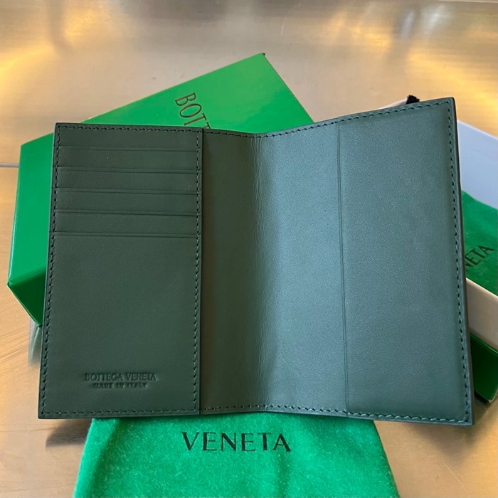 BOTTEGA VENETA BV 607482 新作パスポートケース 編み牛皮 13.3x9.5cm サイズ:13.3x9.5cm