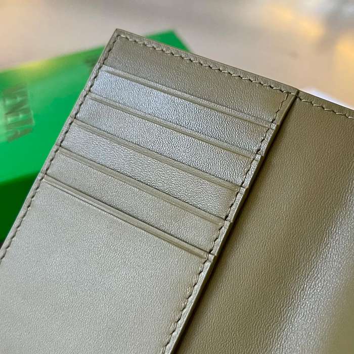 BOTTEGA VENETA BV 607482 新作パスポートケース 編み牛皮 13.3x9.5cm サイズ:13.3x9.5cm