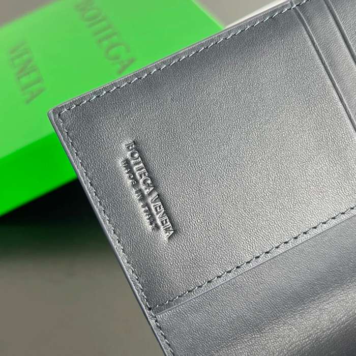 BOTTEGA VENETA BV 607482 新作パスポートケース 編み牛皮 13.3x9.5cm サイズ:13.3x9.5cm