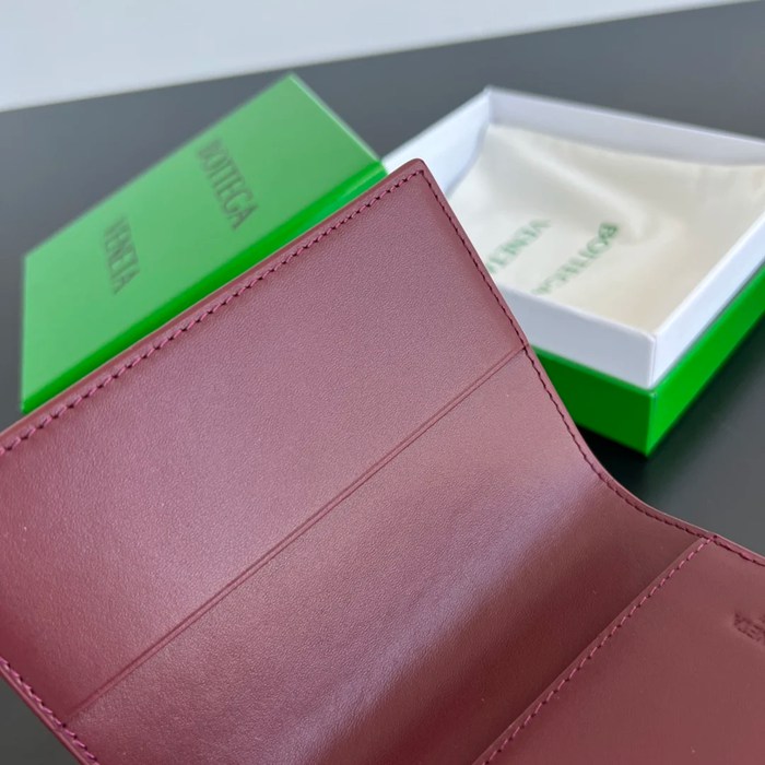 BOTTEGA VENETA BV 607482 新作パスポートケース 編み牛皮 13.3x9.5cm サイズ:13.3x9.5cm