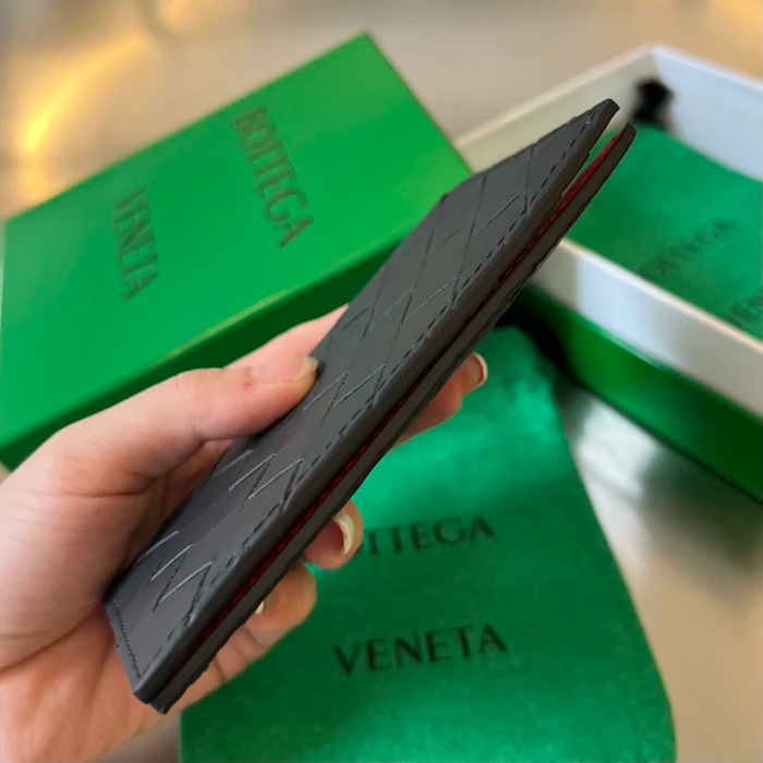 BOTTEGA VENETA BV 607482 新作パスポートケース 編み牛皮 13.3x9.5cm サイズ:13.3x9.5cm