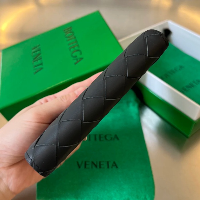 BOTTEGA VENETA BV 607482 新作パスポートケース 編み牛皮 13.3x9.5cm サイズ:13.3x9.5cm