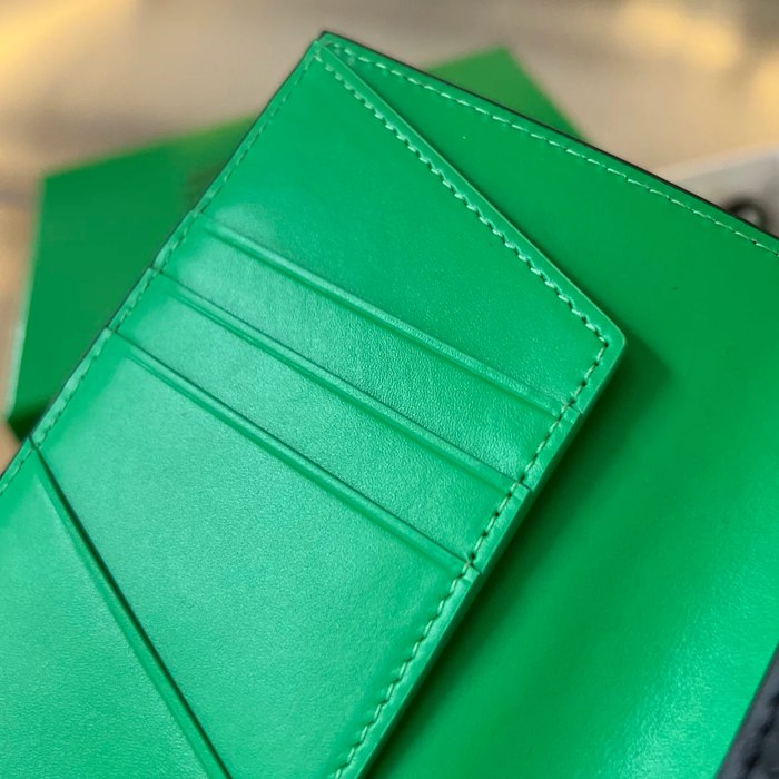 BOTTEGA VENETA BV 629679 新作パッチワークパスポートケース 編み牛皮 13.3x9.5cm サイズ:13.3x9.5cm